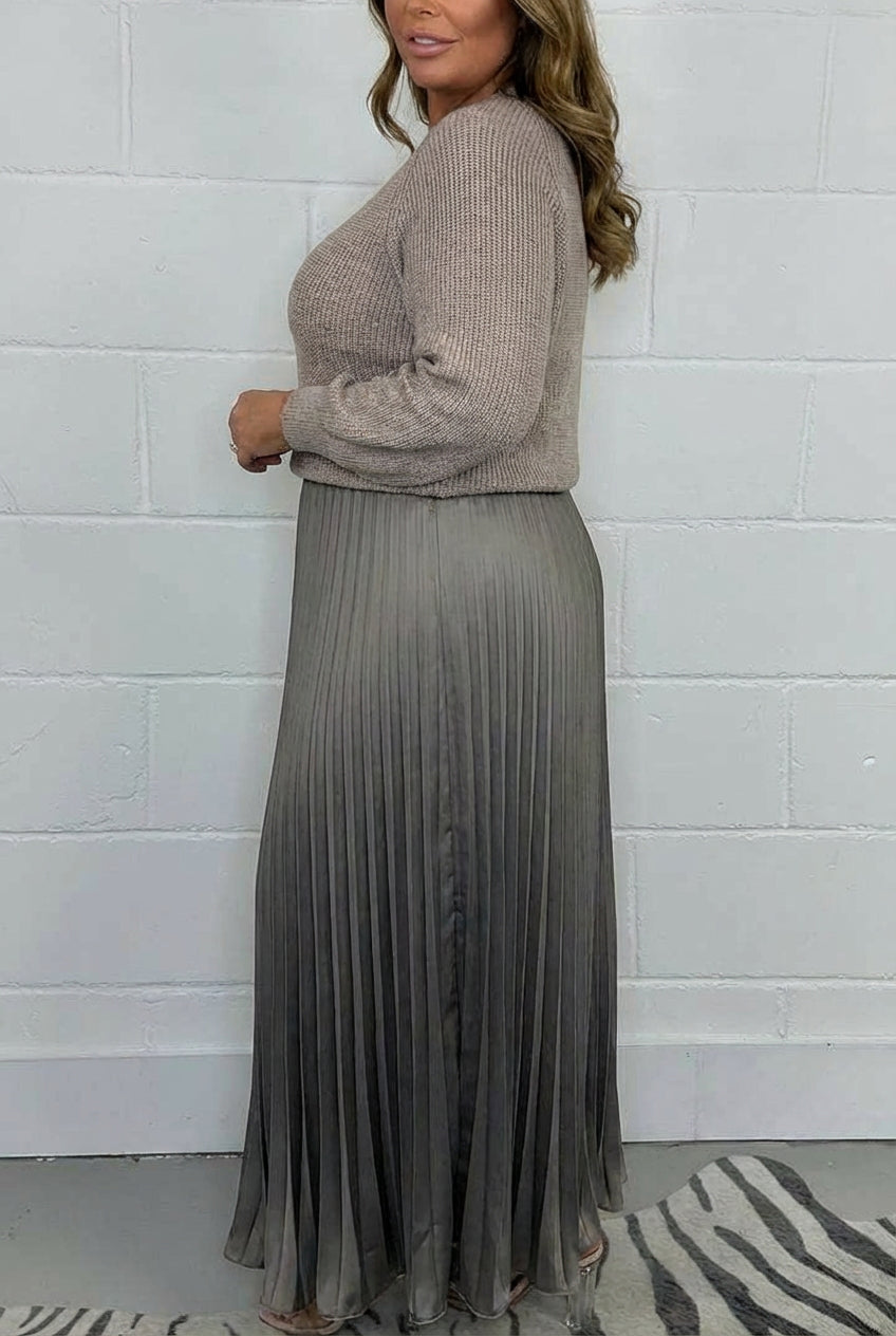 Esmé - Sweater Maxi Dress with Pleated Skirt